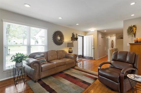 818 Reinke Rd, Ballwin, MO 63021 photo 4