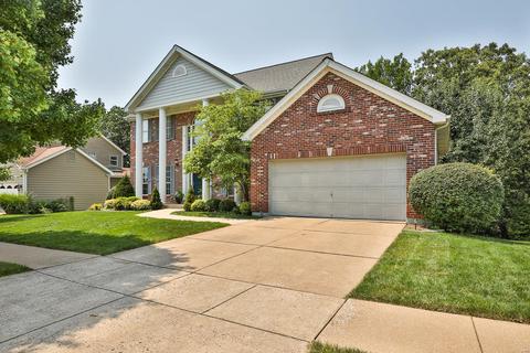 703 Arbor Haven Dr, Ballwin, MO 63021 photo 2