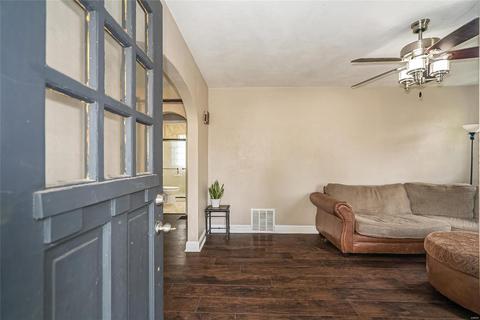 8908 Apache, Saint Louis, MO 63114 photo 4
