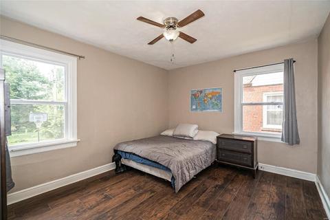 8908 Apache, Saint Louis, MO 63114 photo 13