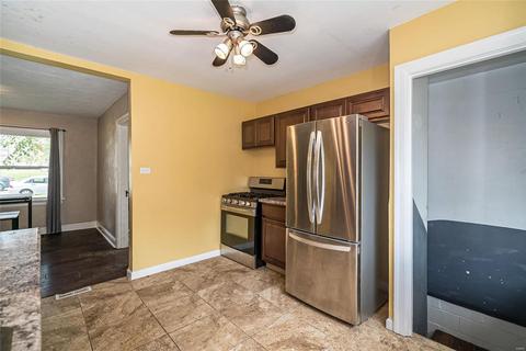 8908 Apache, Saint Louis, MO 63114 photo 11