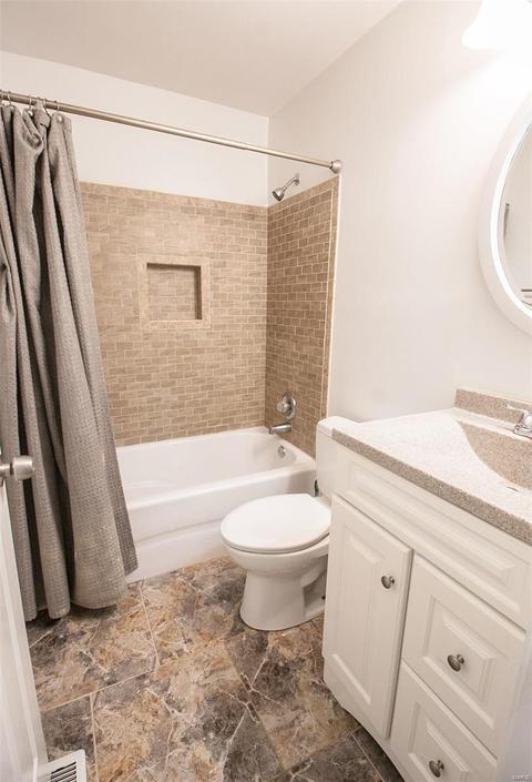 834 Forest Vlg, Ballwin, MO 63021 photo 16