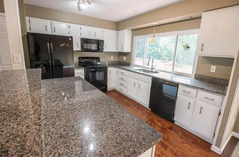 834 Forest Vlg, Ballwin, MO 63021 photo 3