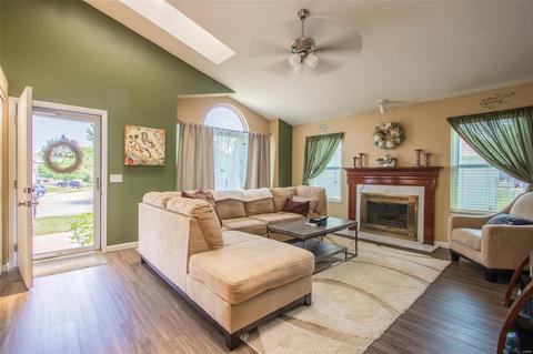 5089 Danielle Dr, Saint Charles, MO 63304 photo 4