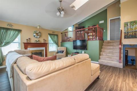 5089 Danielle Dr, Saint Charles, MO 63304 photo 3