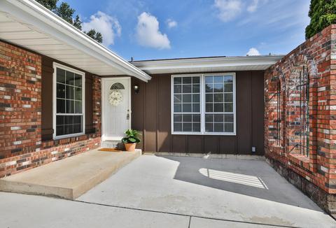 267 Cedar Village Ct, Ballwin, MO 63021 photo 2