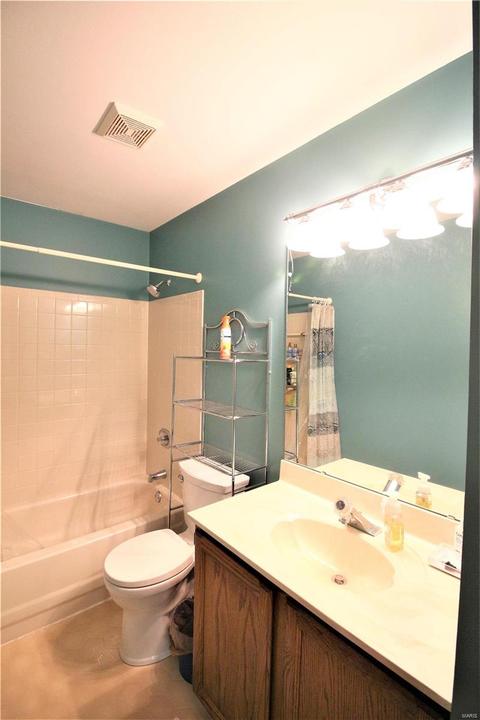 1207 Saddlemaker Dr, Saint Charles, MO 63304 photo 17