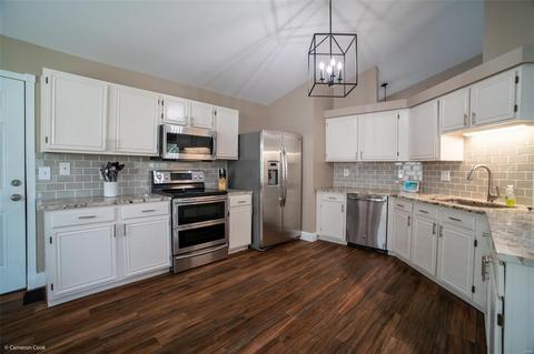 16148 Castlerea Blvd, Ellisville, MO 63021 photo 4