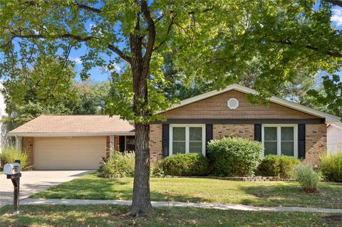 767 Foxwick, Ballwin, MO 63011 photo 2