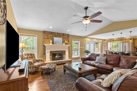 39 Clarksburg Ct, Weldon Spring, MO 63304 photo 5