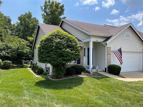 1200 Hunters Chase Dr, Eureka, MO 63025 photo 2