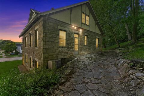 2450 Barrett Sta, Ballwin, MO 63021 photo 2