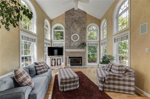 817 Castle Pines Dr, Ballwin, MO 63021 photo 13