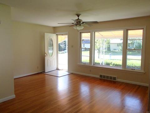 641 Highland Dr, Ballwin, MO 63011 photo 2