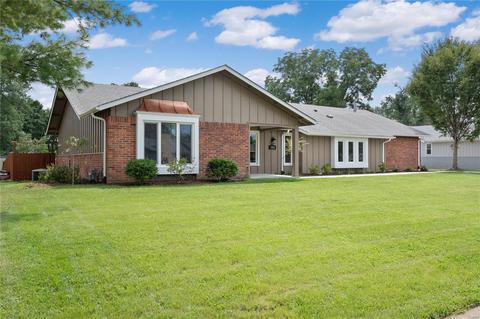 504 Gatehall Ln, Ballwin, MO 63011 photo 3