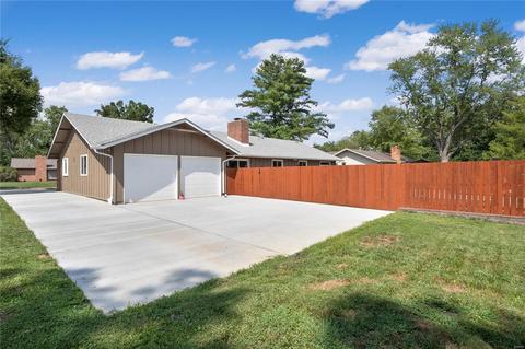 504 Gatehall Ln, Ballwin, MO 63011 photo 4