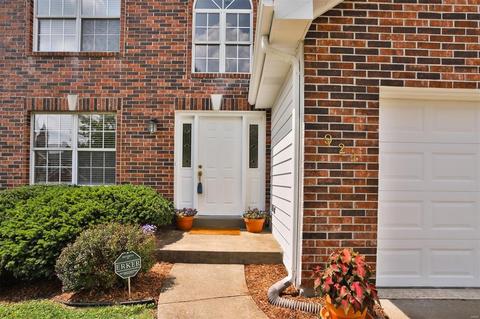 921 Claybend Dr, Ballwin, MO 63011 photo 2