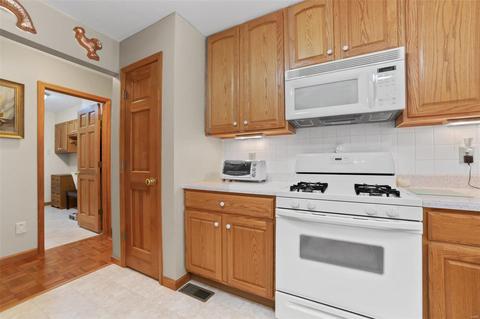 749 Stoney Creek Ln, Ballwin, MO 63021 photo 7