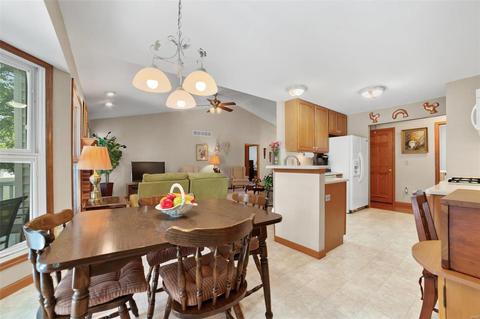 749 Stoney Creek Ln, Ballwin, MO 63021 photo 8