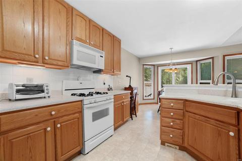 749 Stoney Creek Ln, Ballwin, MO 63021 photo 5