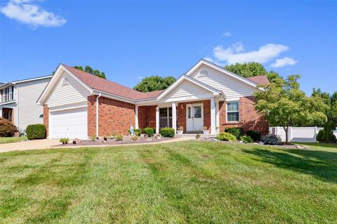 749 Stoney Creek Ln, Ballwin, MO 63021 photo 2