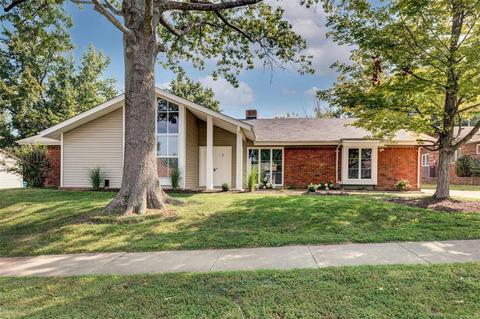 495 Baywillow Dr, Ballwin, MO 63011 photo 1
