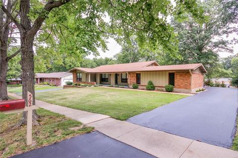 562 Meadow Bridge Dr, Ballwin, MO 63011 photo 3