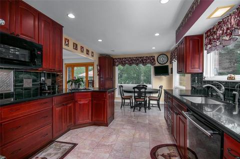 562 Meadow Bridge Dr, Ballwin, MO 63011 photo 11