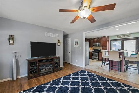 3237 Gwengreen Dr, Bridgeton, MO 63044 photo 5