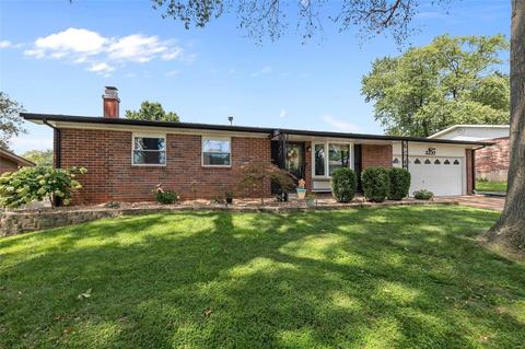 3237 Gwengreen Dr, Bridgeton, MO 63044 photo 2