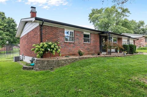 3237 Gwengreen Dr, Bridgeton, MO 63044 photo 3