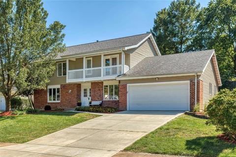 1718 Carman Valley Dr, Ballwin, MO 63021 photo 2