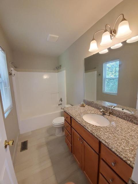 605 Cascade Lake Dr, Ballwin, MO 63021 photo 24