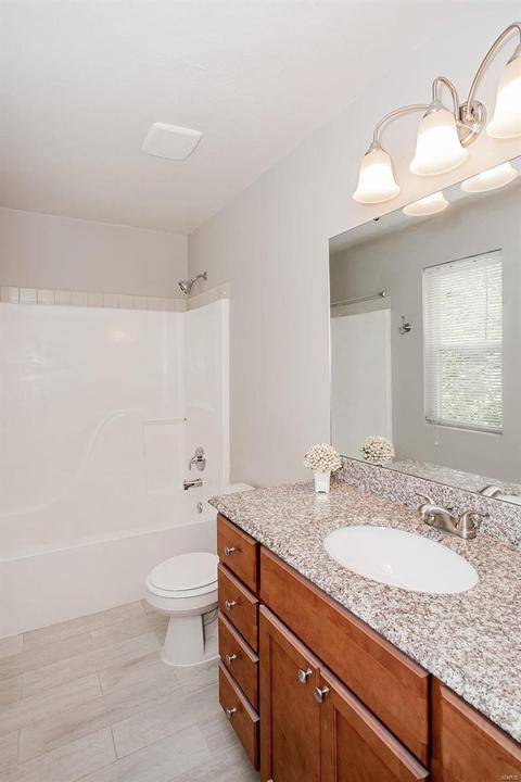605 Cascade Lake Dr, Ballwin, MO 63021 photo 25