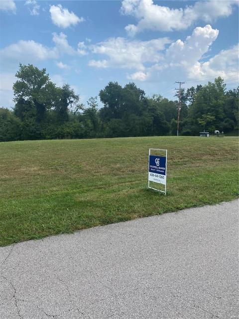 416 Crescent Meadows Ln, Eureka, MO 63025 photo 2