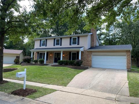 4 Springlake Ct, Ballwin, MO 63011 photo 2