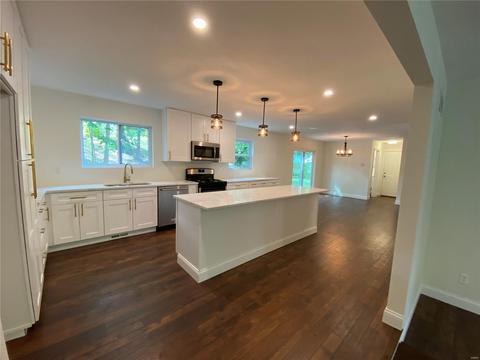 4 Springlake Ct, Ballwin, MO 63011 photo 8