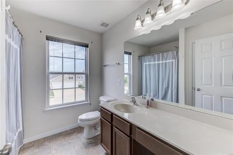 606 Lazy River Ct, O'fallon, MO 63366 photo 9
