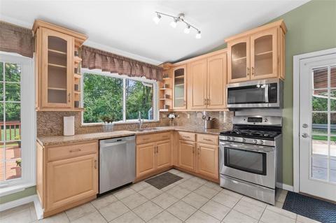 328 Sudbury Ln, Ballwin, MO 63011 photo 2