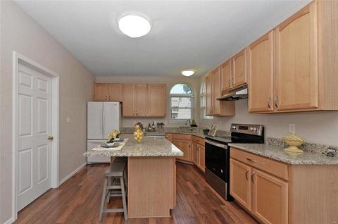 1345 Kiefer Bluffs Dr, Ballwin, MO 63021 photo 9