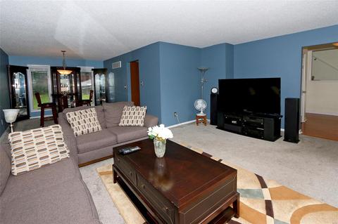 10067 Elba, Saint Louis, MO 63137 photo 6