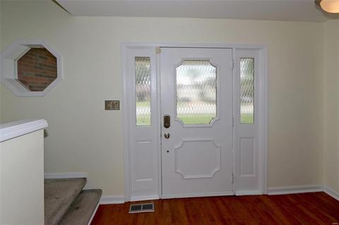 10067 Elba, Saint Louis, MO 63137 photo 2