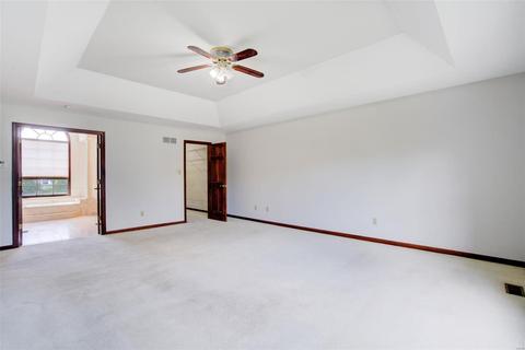 832 Heatherhaven Dr, Ballwin, MO 63011 photo 9
