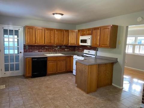 17 Marveline Dr, Saint Charles, MO 63304 photo 4