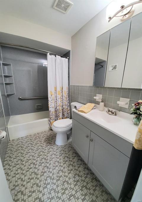 129 Lock Dr, Ballwin, MO 63011 photo 9