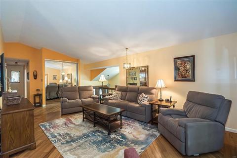 153 Holly Green Dr, Ballwin, MO 63021 photo 4