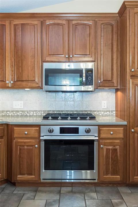153 Holly Green Dr, Ballwin, MO 63021 photo 7