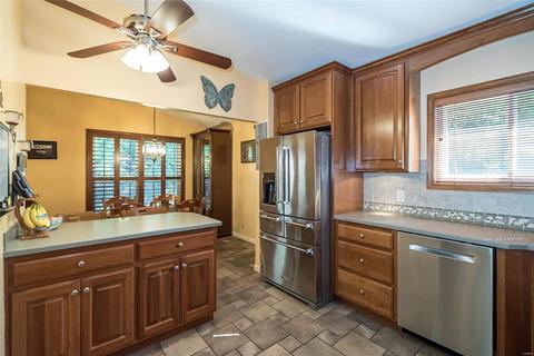 153 Holly Green Dr, Ballwin, MO 63021 photo 9