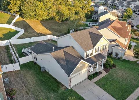 612 Falling Brook Dr, O'fallon, MO 63366 photo 2