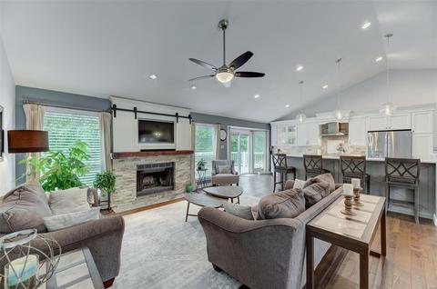 956 Westrun Dr, Ballwin, MO 63021 photo 3